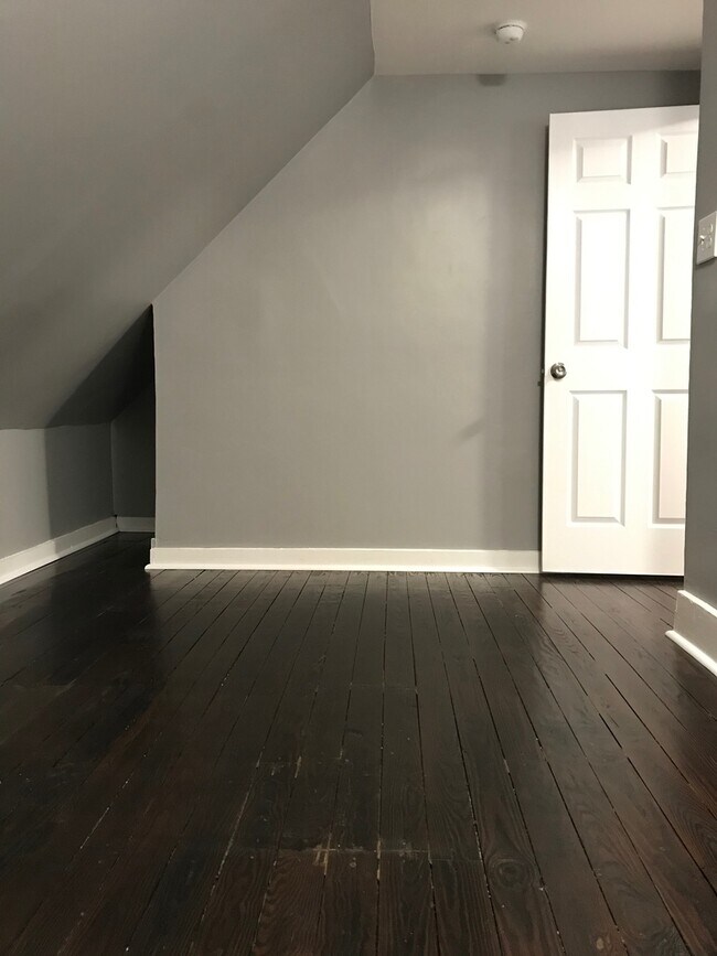 Building Photo - 353 Poplar St