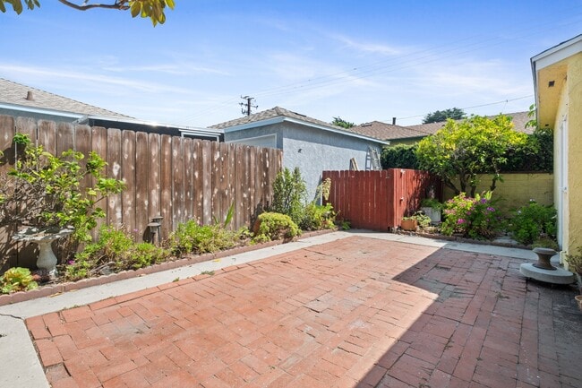Building Photo - 9620 Braddock Dr