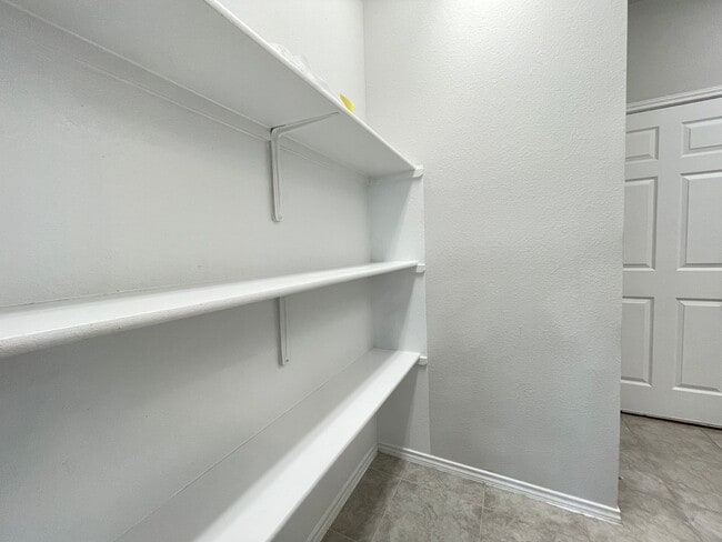 Building Photo - 1816 Cow House Ct