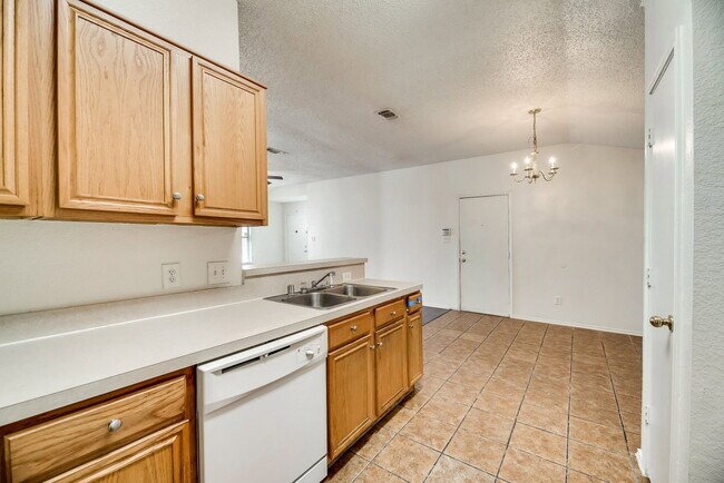 Building Photo - 10340 Blackjack Oaks Dr