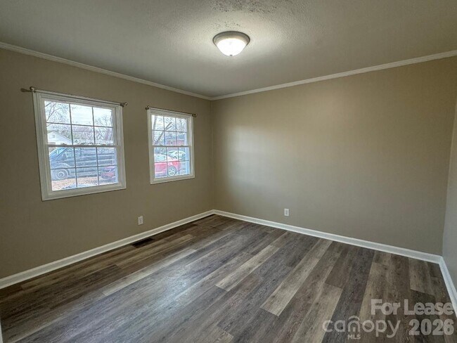 Building Photo - 323 N Flint St