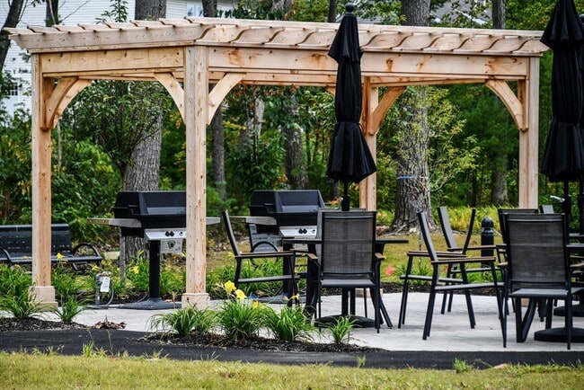 Building Photo - 2 Winslow Ln