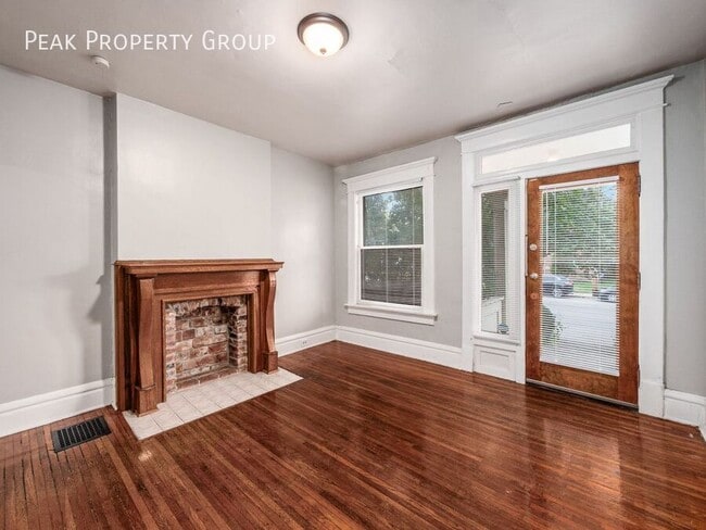 Building Photo - 1502 Summit St