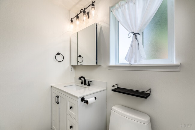 Building Photo - 59941 Windy Ridge Dr