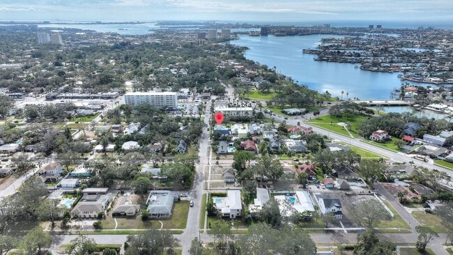 Building Photo - Modern, Stylish 1-Bed, 1-Bath Apartment - Electric, Water, Grounds Care, and Pest Control all Inc...