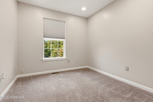 Building Photo - 5 Alexandra Ct
