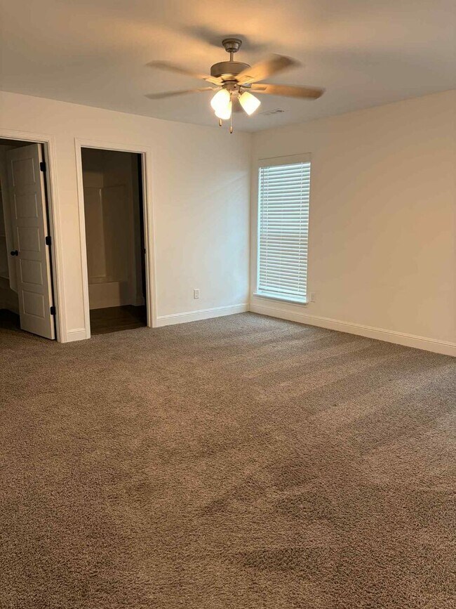 Building Photo - WEBB CITY  Beautiful 3 Bedroom 2 Bathroom ...