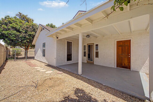 Building Photo - 4812 E Gary St