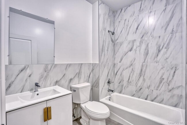 Building Photo - 962 US-9W