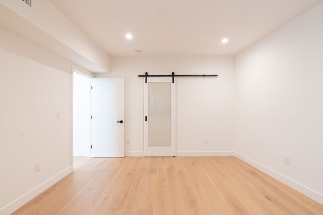 Building Photo - Stunning Views from Silver Lake Hillside Home for Rent with Spectacular Views