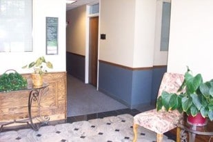 Building Photo - 458 Winnetka Ave