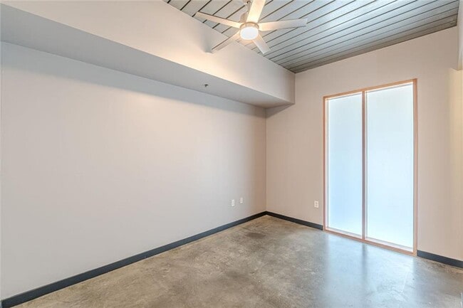 Building Photo - 620 Glen Iris Dr NE