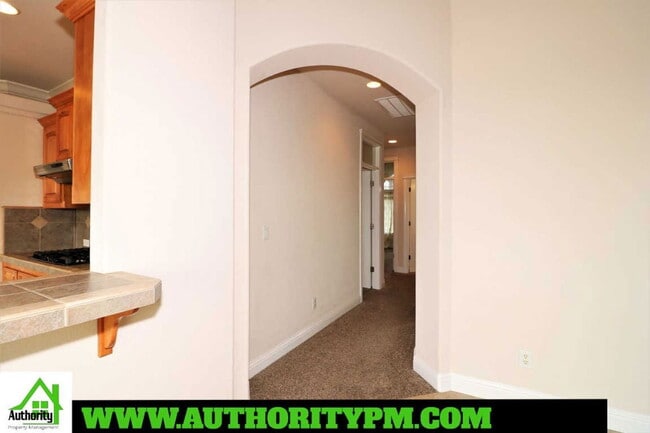 Building Photo - 997 Rollingview Dr