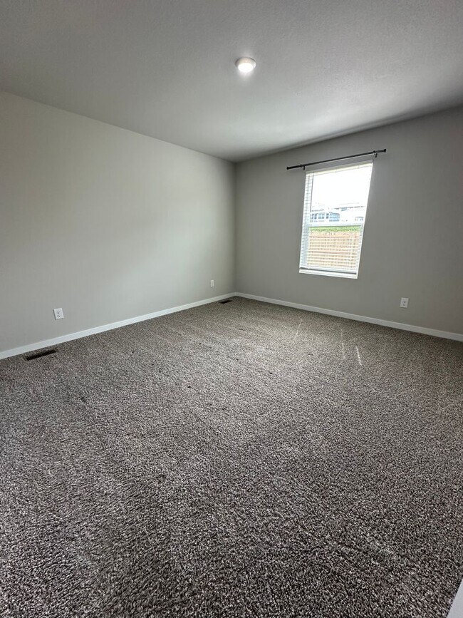 Building Photo - Beautiful 2023-Built Elkhorn Home with 5 Bedrooms & 3 Baths