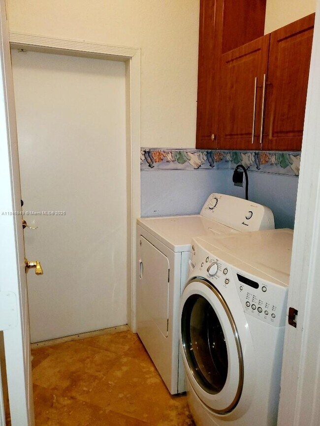 Building Photo - 16431 SW 60th Terrace