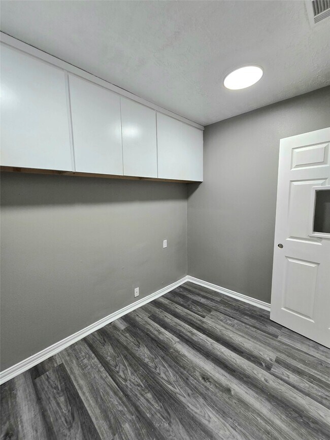 Building Photo - 616 Shaver St