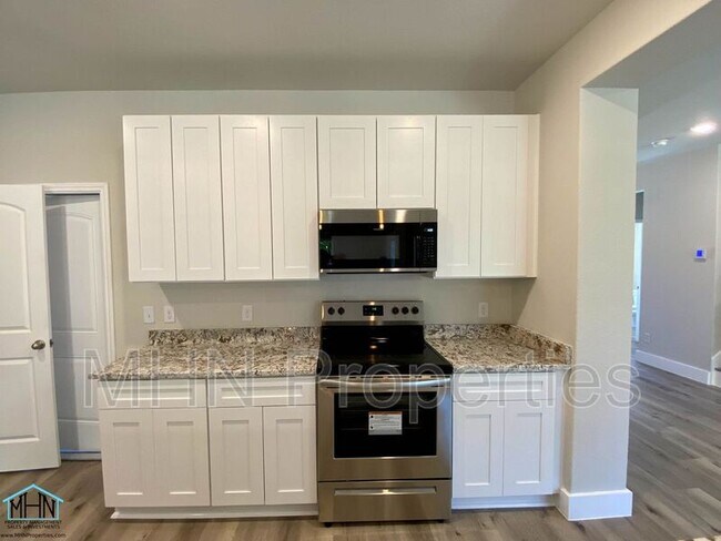 Building Photo - 7913 Cactus Plum Dr