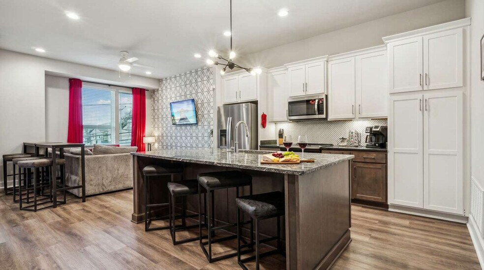 Building Photo - 2135 24th Ave N