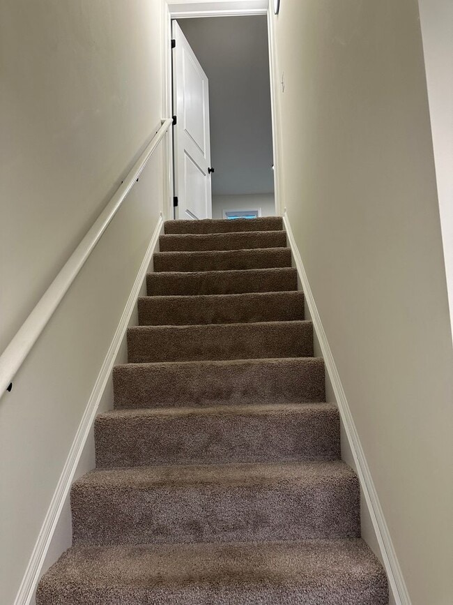 Building Photo - Beautiful Townhouse Available in York