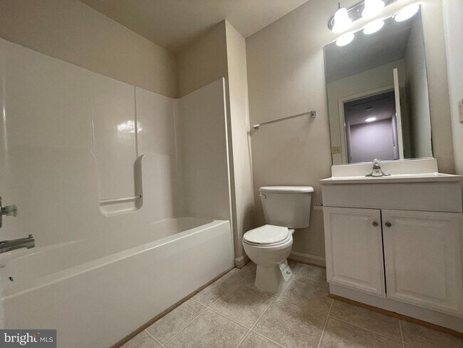 Building Photo - 60 Belladonna Ln