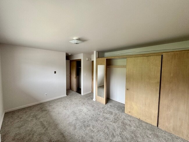 Building Photo - 1499 S Columbian Way