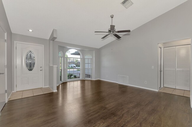 Building Photo - STUNNING 3 BEDROOM, 2 BATHROOM, 2 CAR GARAGE HOME LOCATED IN THE HIGHLY SOUGHT AFTER BRIARWOOD CO...