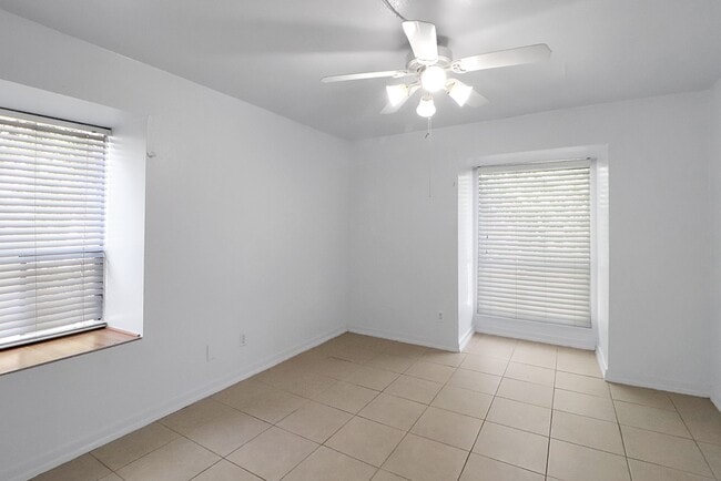 Building Photo - 5929 Queensloch Dr