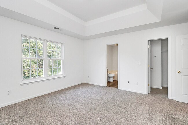 Building Photo - 1215 McAllister Dr