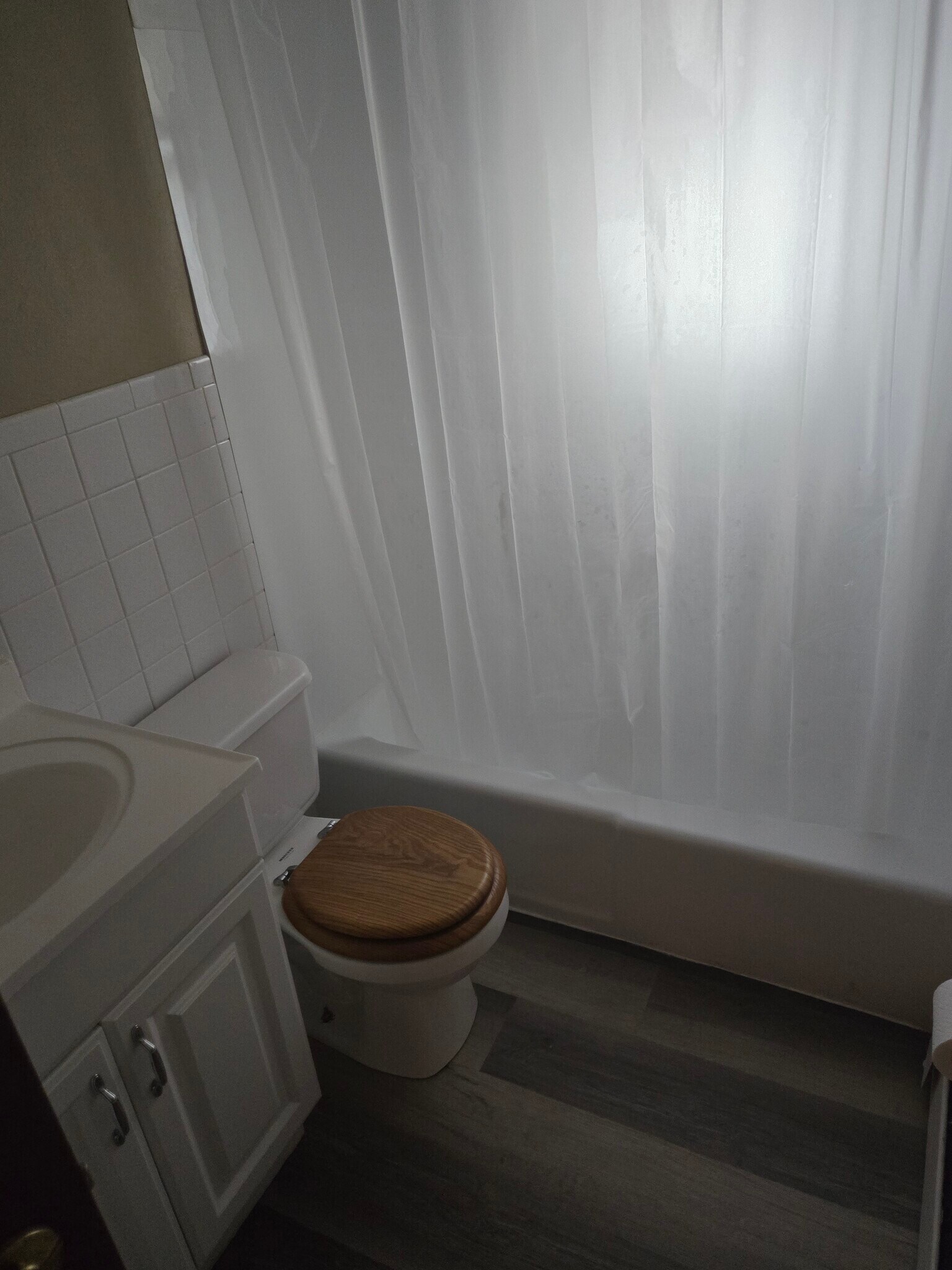 Building Photo - 612 N Center St