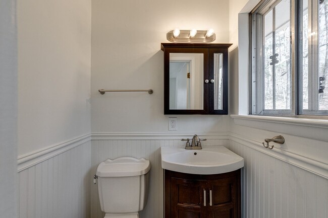 Building Photo - Ranch Style 3 bedroom 1.5 Bath for rent!