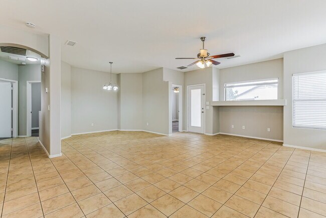 Building Photo - 10746 E Lomita Ave