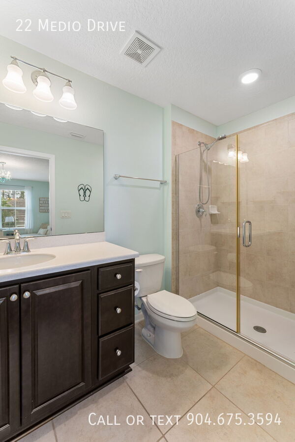 Building Photo - 22 Medio Dr