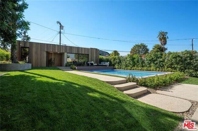 Building Photo - 4939 Petit Ave