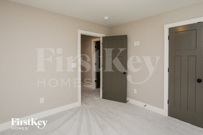 Building Photo - 2217 NE Janessa Dr