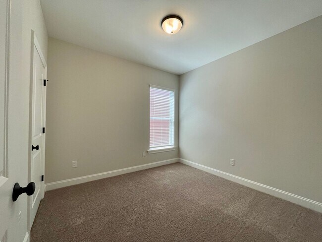 Building Photo - Beautiful home  in Americana!