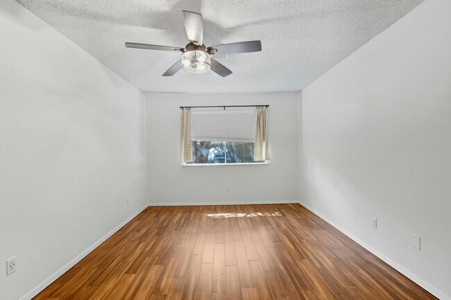 Building Photo - 7258 Coronado Cir
