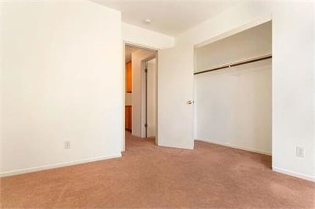 Building Photo - Great 2 bedroom, 1.5 bath in South Davis f...