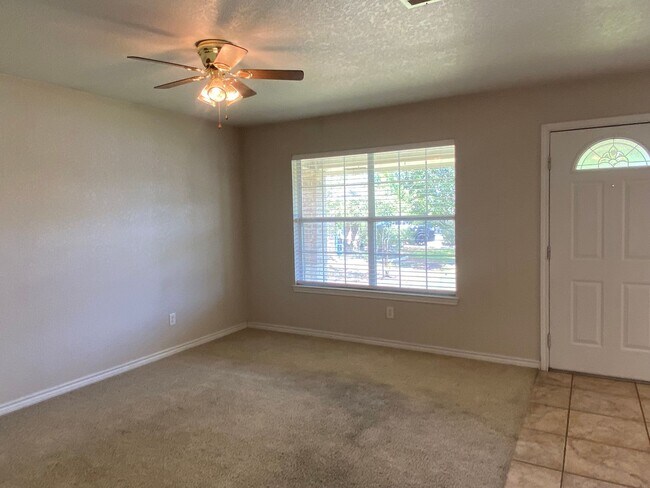 Building Photo - 160 Satch Dr
