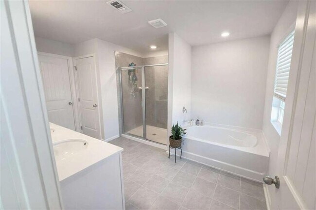 Building Photo - 3190 Greyton Dr