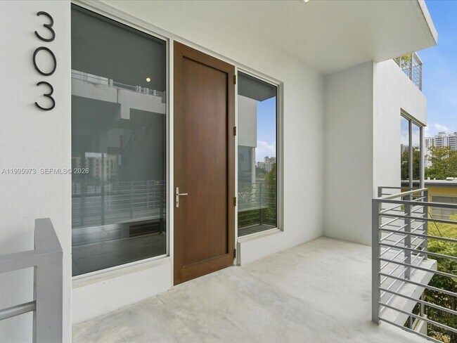 Building Photo - 529 SW 11th St