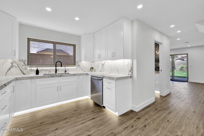 Building Photo - 4760 W Wahalla Ln