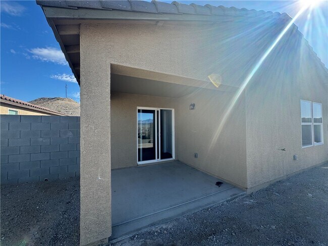 Building Photo - 2455 Tapatio Dr