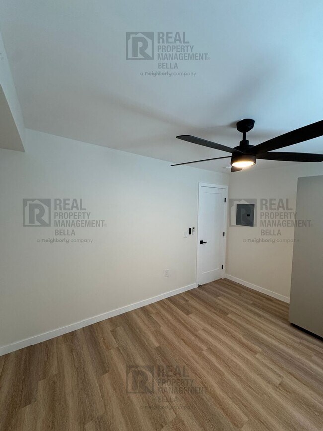 Building Photo - 1403 W Sumner Ave