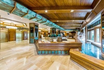 Building Photo - 1000 NE Quayside Terrace