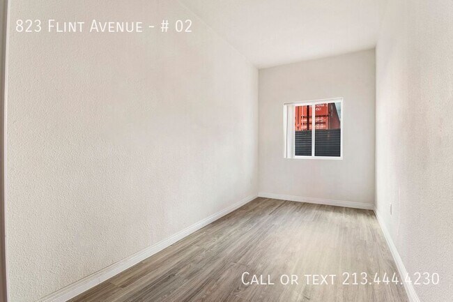 Building Photo - 823 N Flint Ave