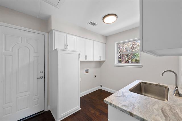 Building Photo - 207 Fresh Meadow Dr