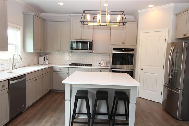 Building Photo - 6870 Rambling