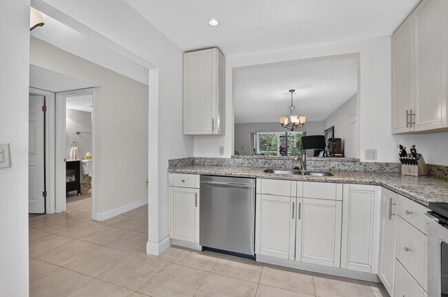 Building Photo - 21211 Lago Cir