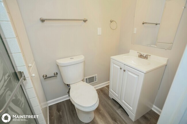 Building Photo - 1131 W 73rd St
