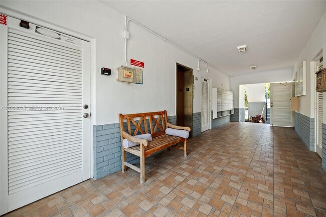 Building Photo - 1431 S 14th Ave